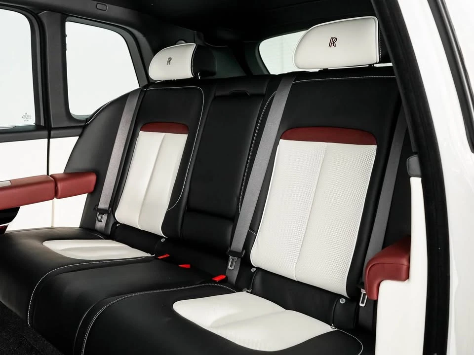 2025 Rolls-Royce Cullinan - Image 16 of 20