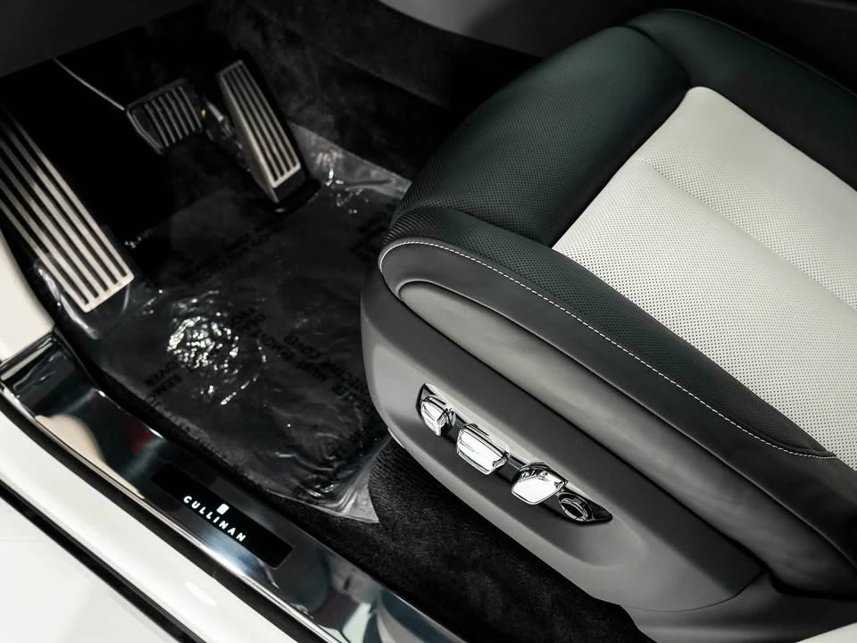 2025 Rolls-Royce Cullinan - Image 8 of 20