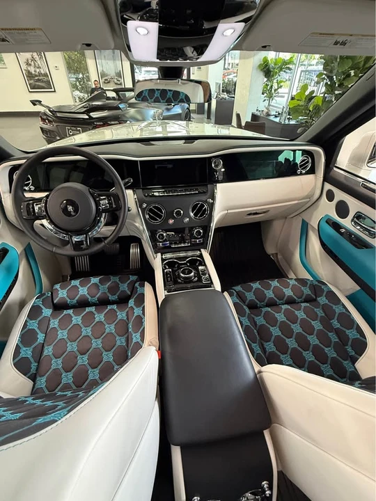 2025 Rolls-Royce Cullinan - Image 5 of 12