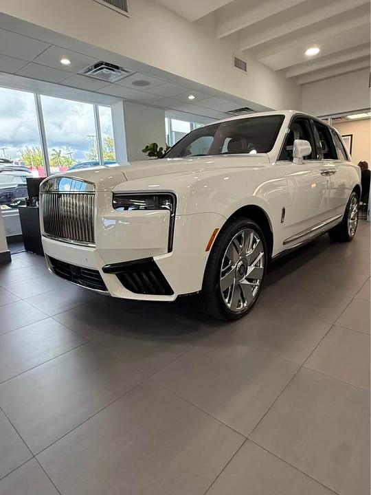 2025 Rolls-Royce Cullinan - Image 2 of 12