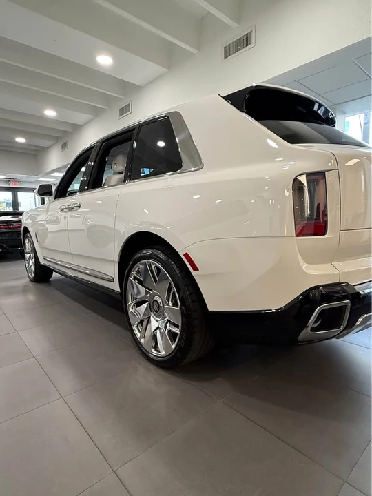 2025 Rolls-Royce Cullinan - Image 4 of 12