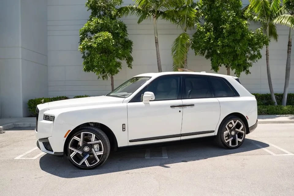 2025 Rolls-Royce Cullinan - Image 2 of 14
