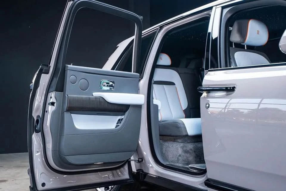 2025 Rolls-Royce Cullinan - Image 9 of 18