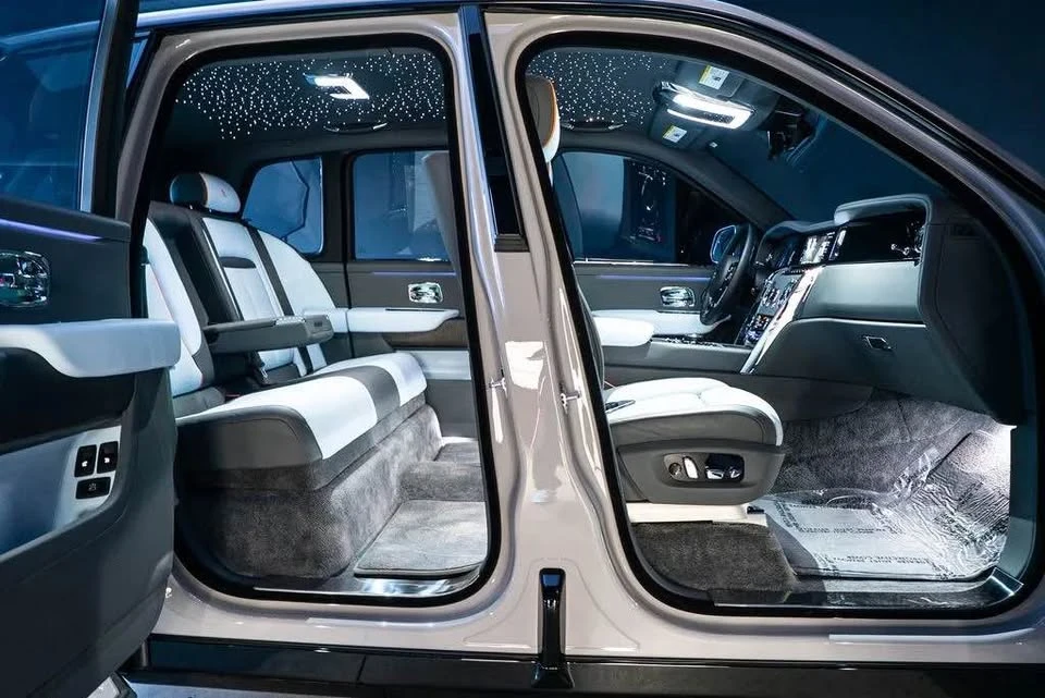 2025 Rolls-Royce Cullinan - Image 15 of 18