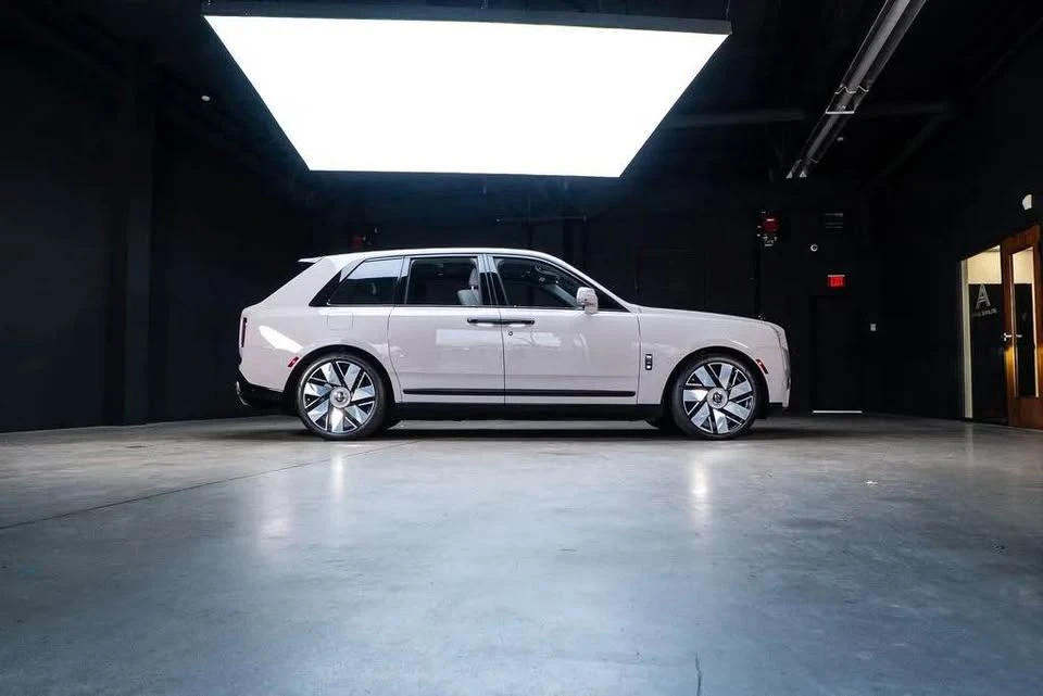 2025 Rolls-Royce Cullinan - Image 6 of 18