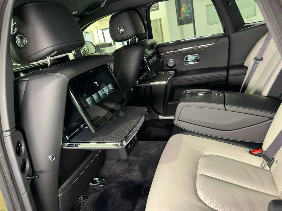 2025 Rolls-Royce Ghost Black Badge 2nd Gen - Image 11 of 21