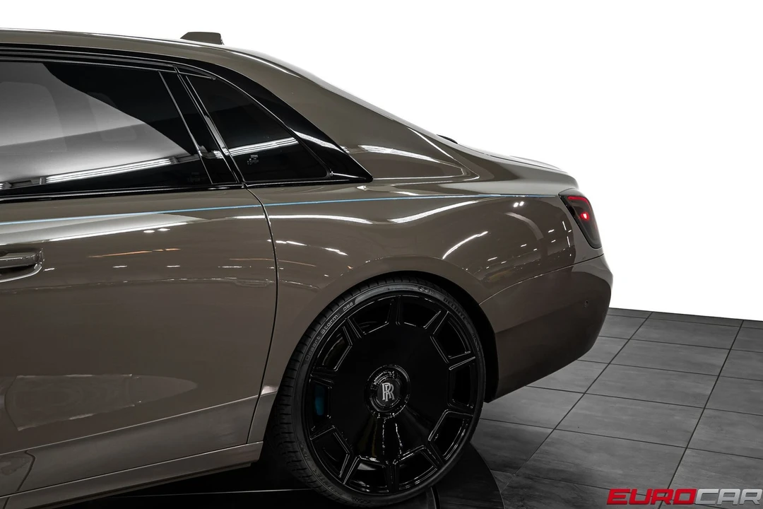 2025 Rolls-Royce Ghost 2nd Gen - Image 16 of 31