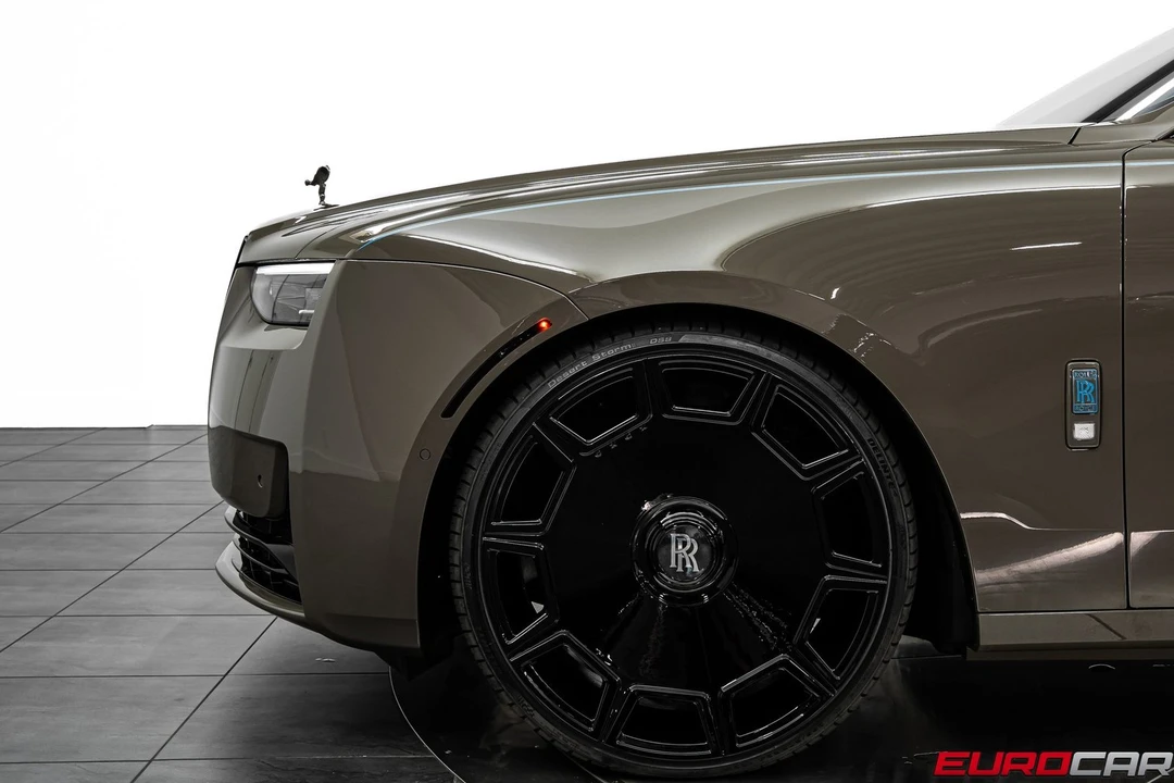 2025 Rolls-Royce Ghost 2nd Gen - Image 15 of 31