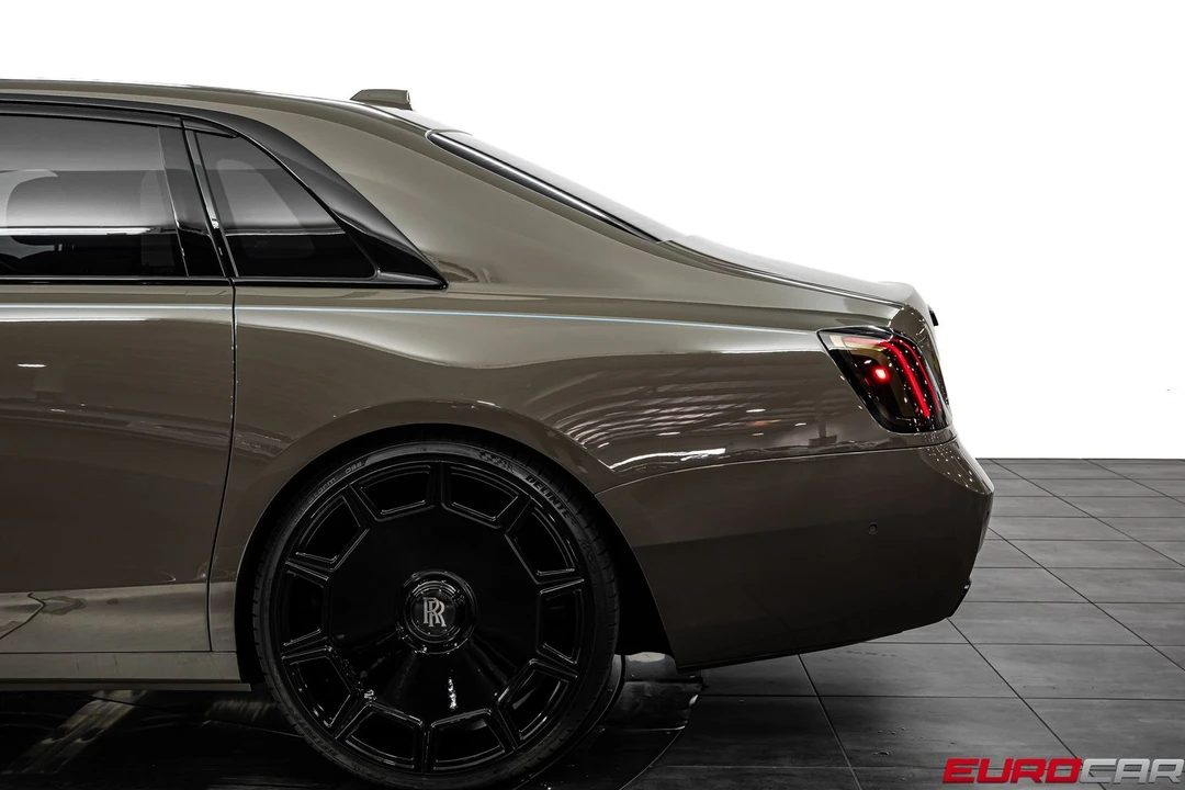 2025 Rolls-Royce Ghost 2nd Gen - Image 17 of 31