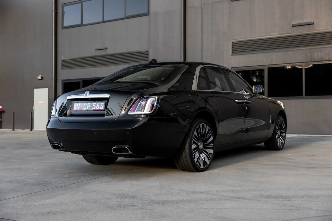 2025 Rolls-Royce Ghost 2nd Gen - Image 13 of 31