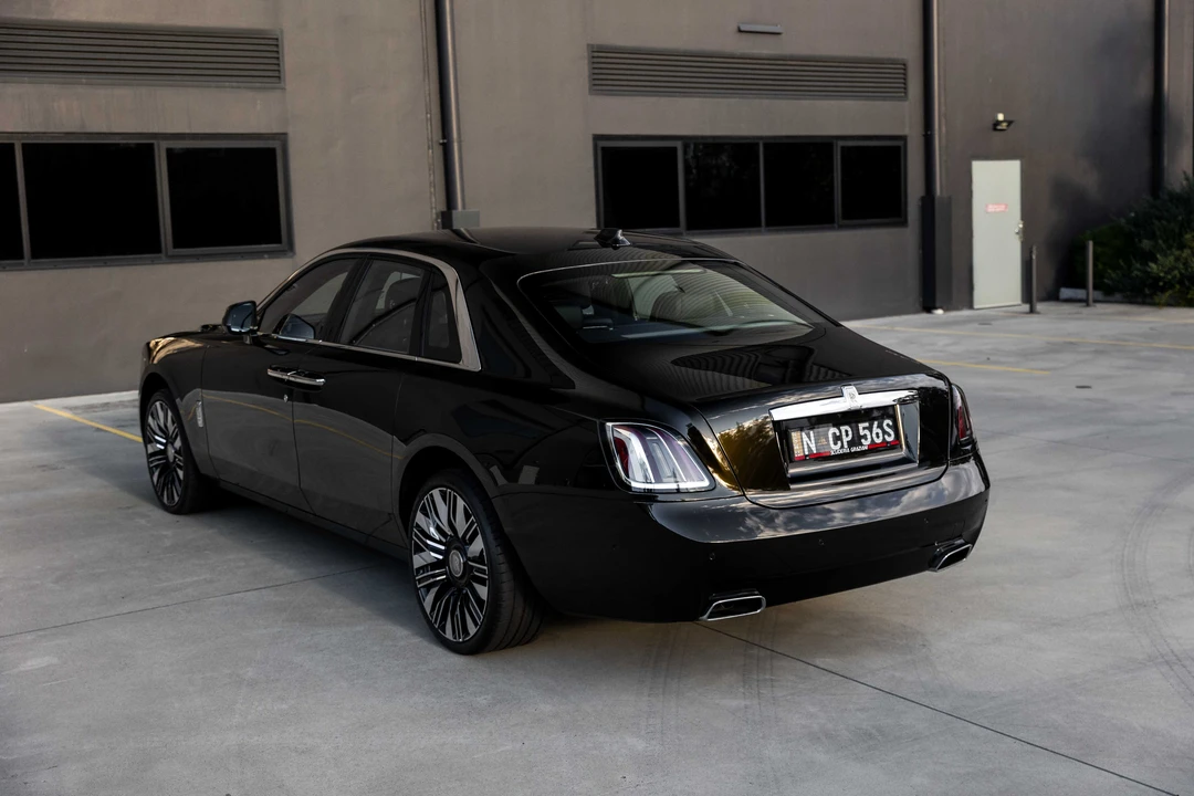 2025 Rolls-Royce Ghost 2nd Gen - Image 15 of 31