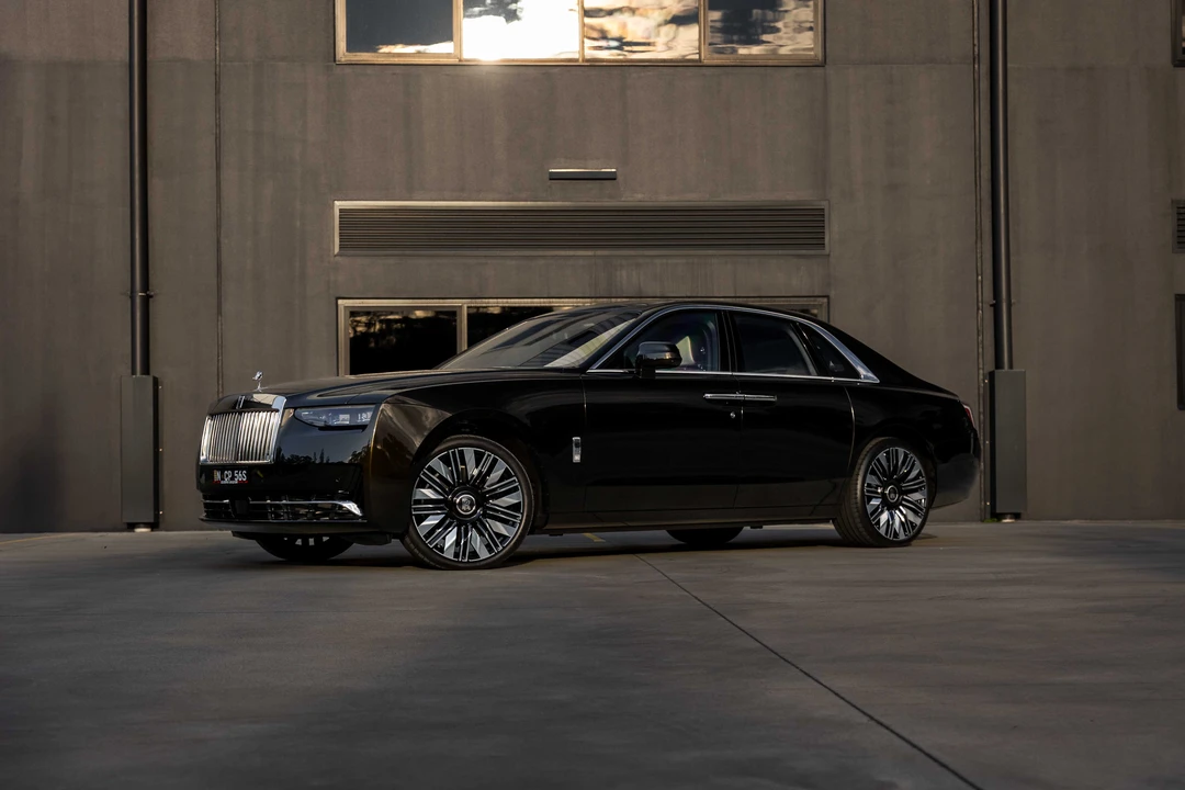 2025 Rolls-Royce Ghost 2nd Gen - Image 18 of 31