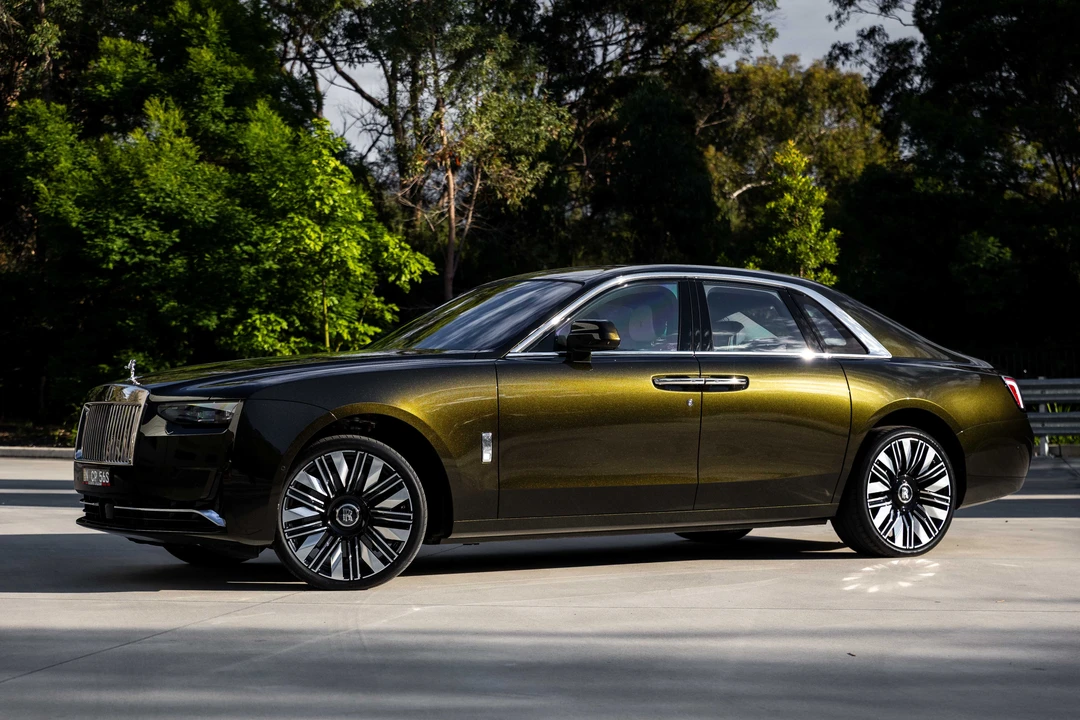2025 Rolls-Royce Ghost 2nd Gen - Image 19 of 31