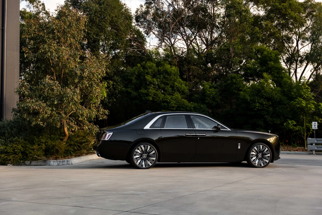 2025 Rolls-Royce Ghost 2nd Gen - Image 25 of 31