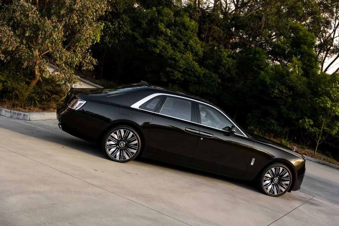 2025 Rolls-Royce Ghost 2nd Gen - Image 28 of 31