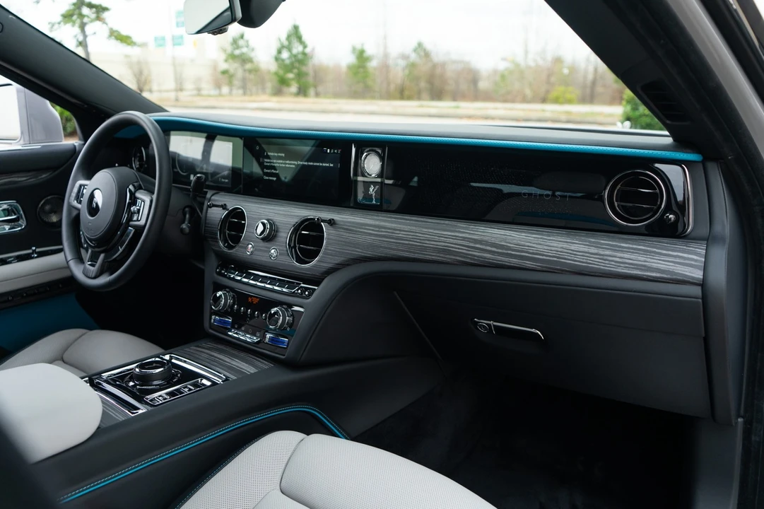 2025 Rolls-Royce Ghost 2nd Gen - Image 16 of 31