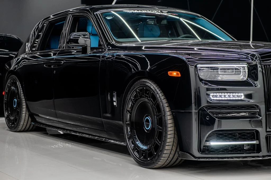 2025 Rolls-Royce Phantom VIII - Image 2 of 31