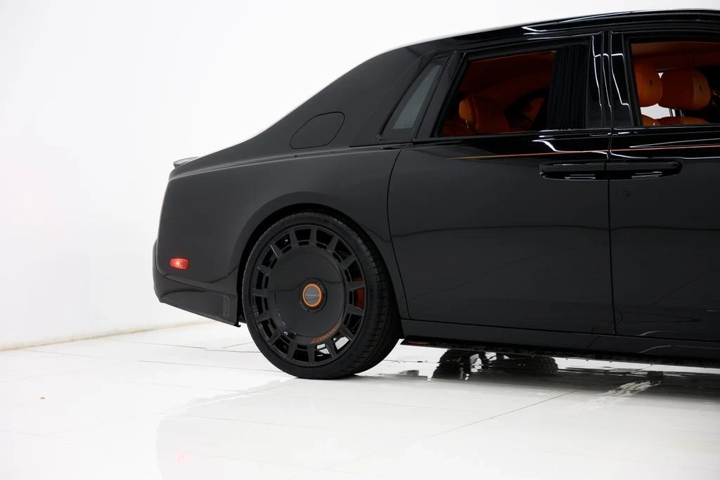 2025 Rolls-Royce Phantom VIII - Image 8 of 21