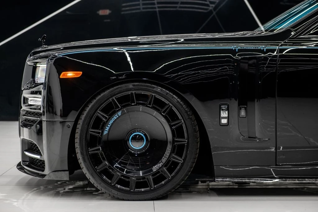2025 Rolls-Royce Phantom VIII - Image 9 of 31