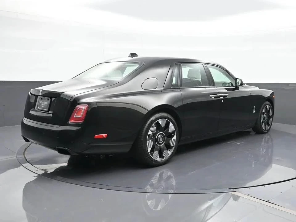2025 Rolls-Royce Phantom VIII - Image 2 of 16