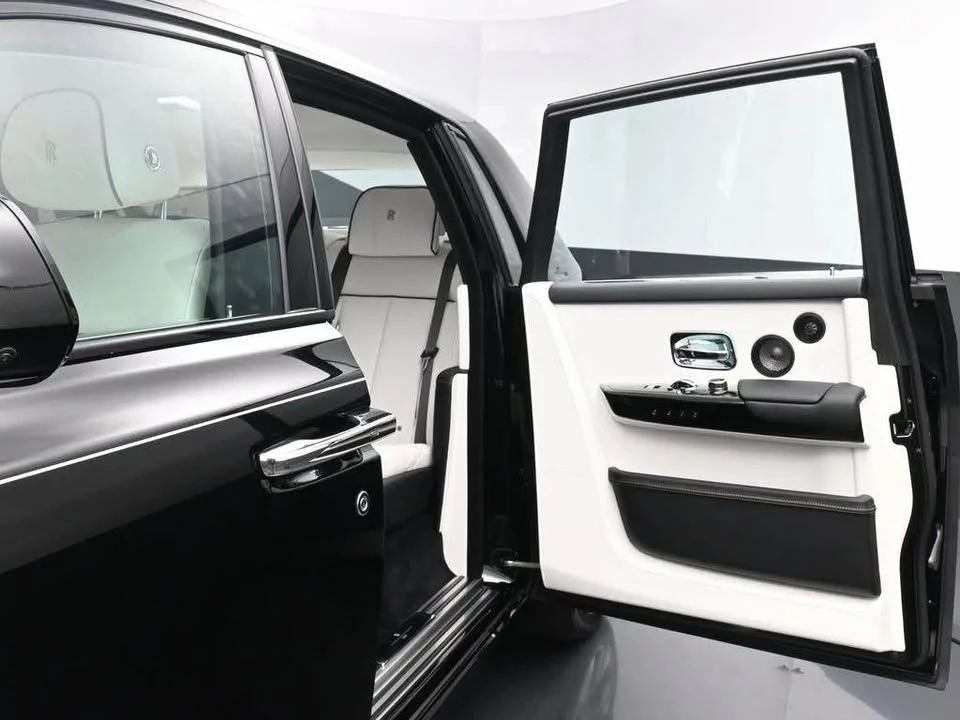 2025 Rolls-Royce Phantom VIII - Image 6 of 16