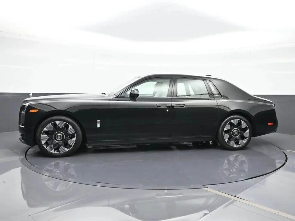 2025 Rolls-Royce Phantom VIII - Image 3 of 16
