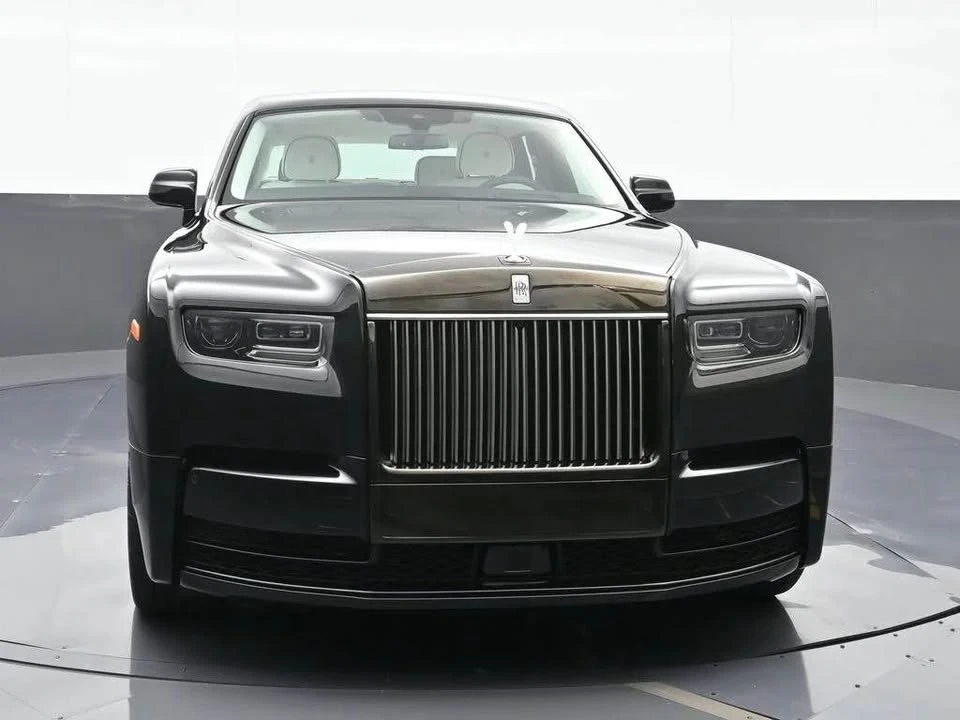 2025 Rolls-Royce Phantom VIII - Image 4 of 16