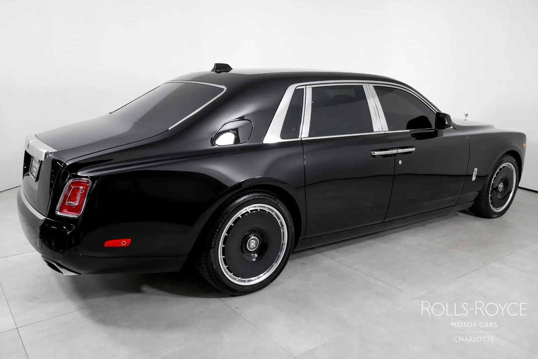 2025 Rolls-Royce Phantom VIII - Image 9 of 12