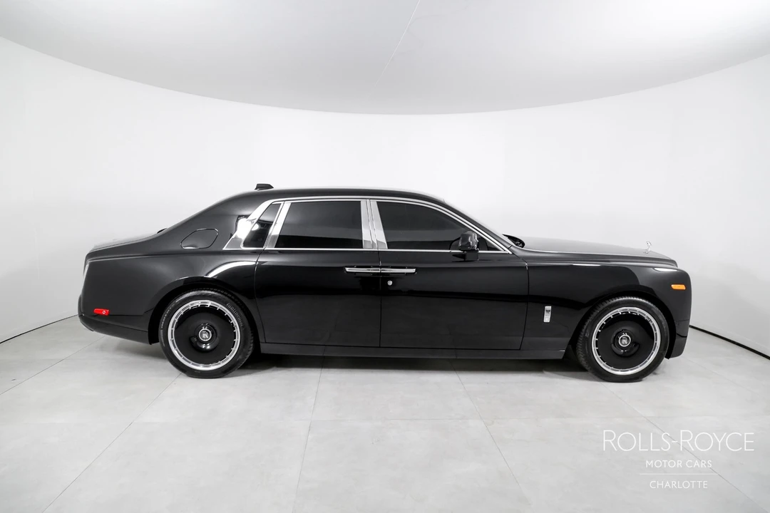 2025 Rolls-Royce Phantom VIII - Image 10 of 12