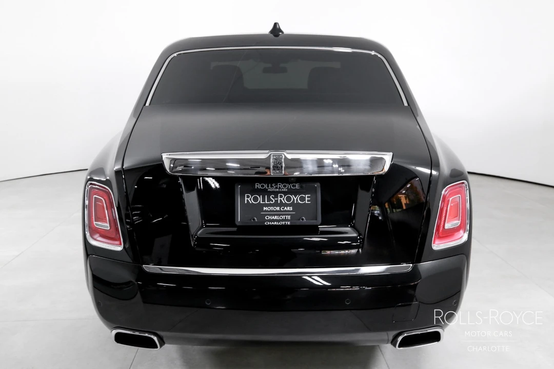 2025 Rolls-Royce Phantom VIII - Image 8 of 12