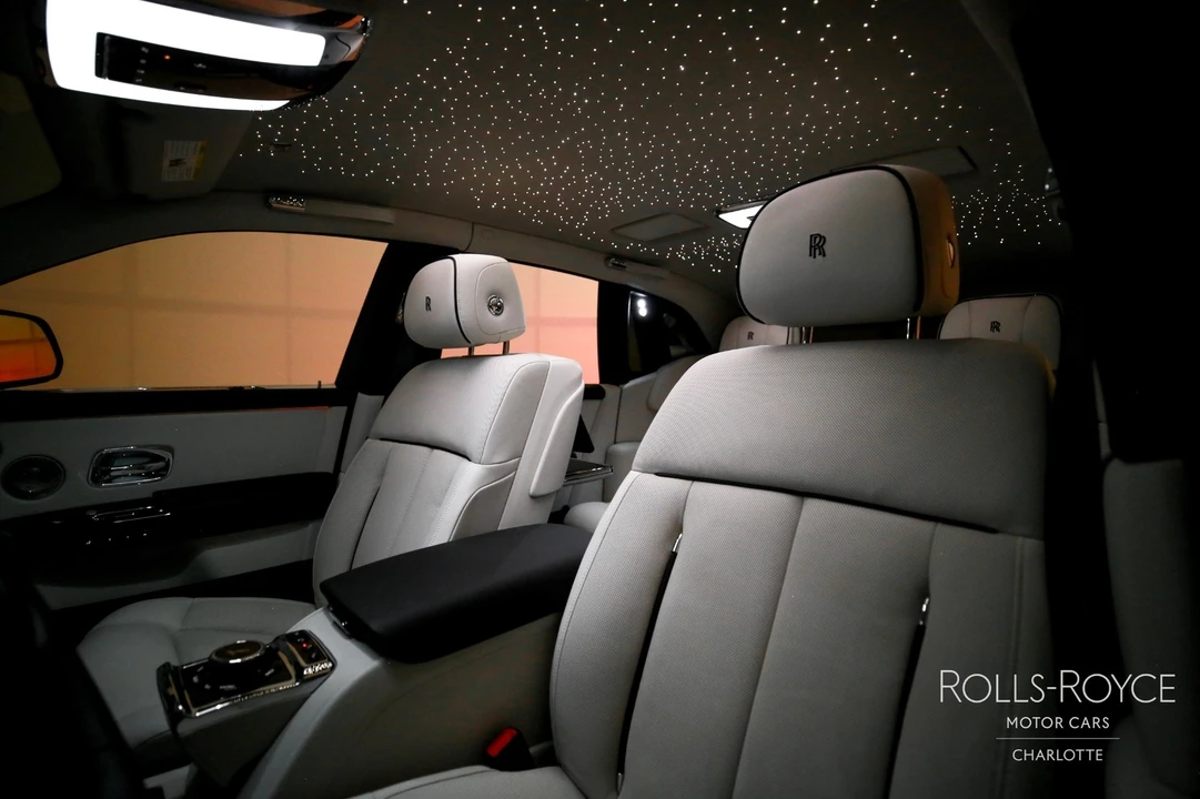 2025 Rolls-Royce Phantom VIII - Image 3 of 12