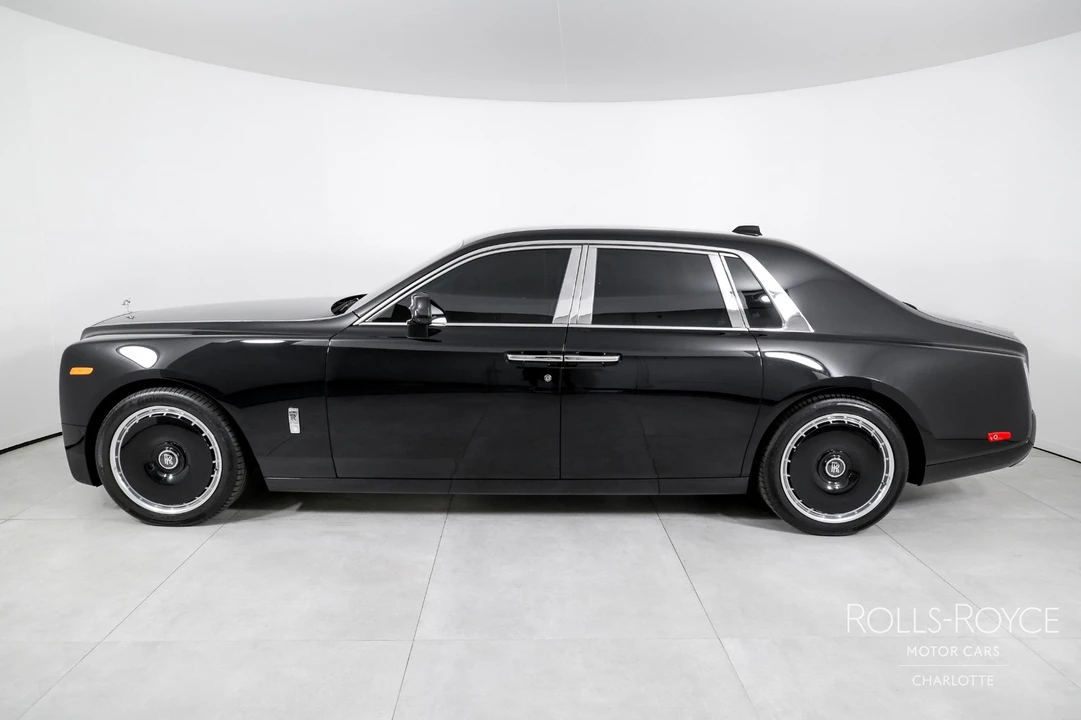 2025 Rolls-Royce Phantom VIII - Image 6 of 12