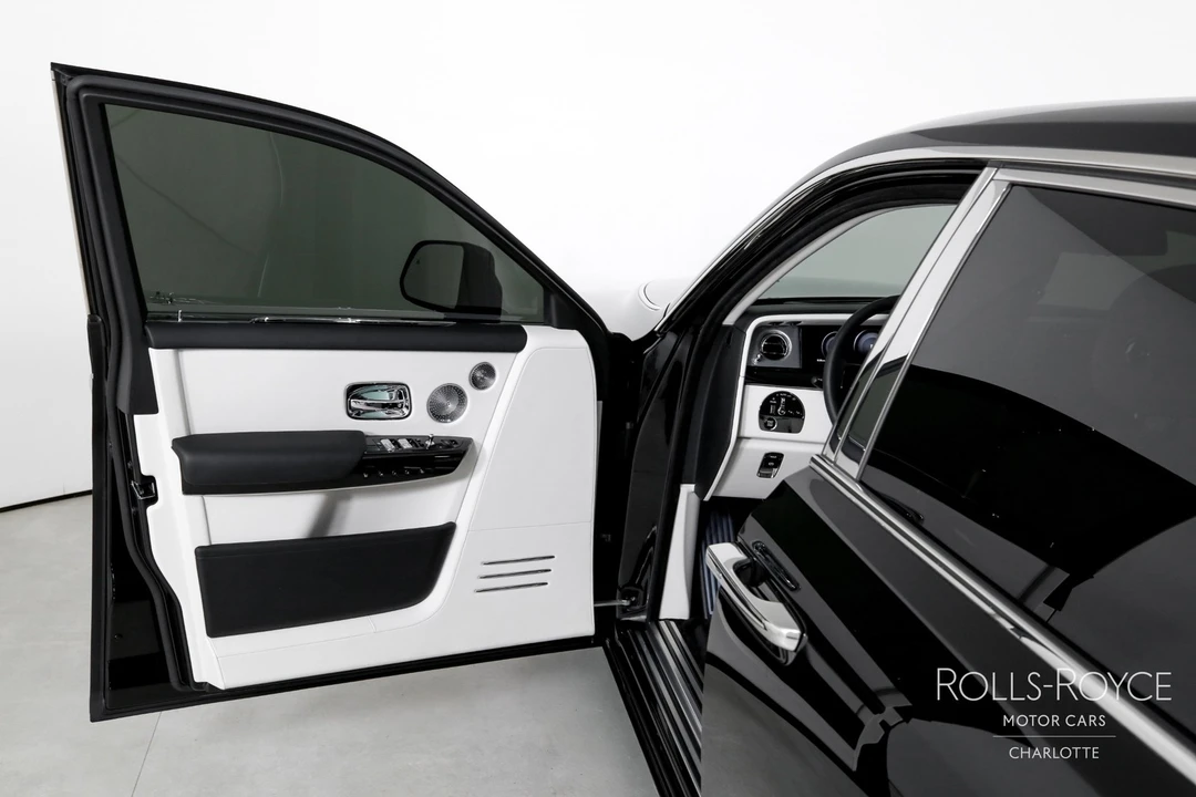 2025 Rolls-Royce Phantom VIII - Image 11 of 12