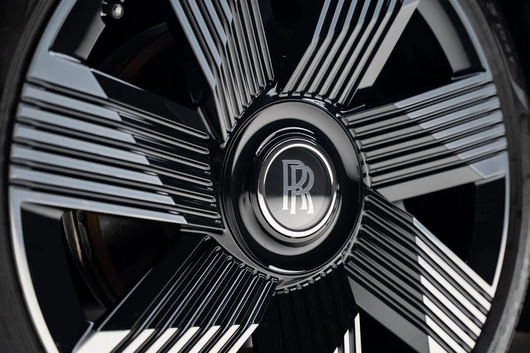2025 Rolls-Royce Spectre - Image 23 of 31