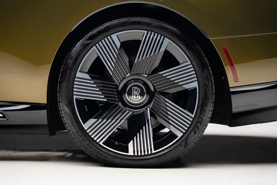 2025 Rolls-Royce Spectre - Image 22 of 31