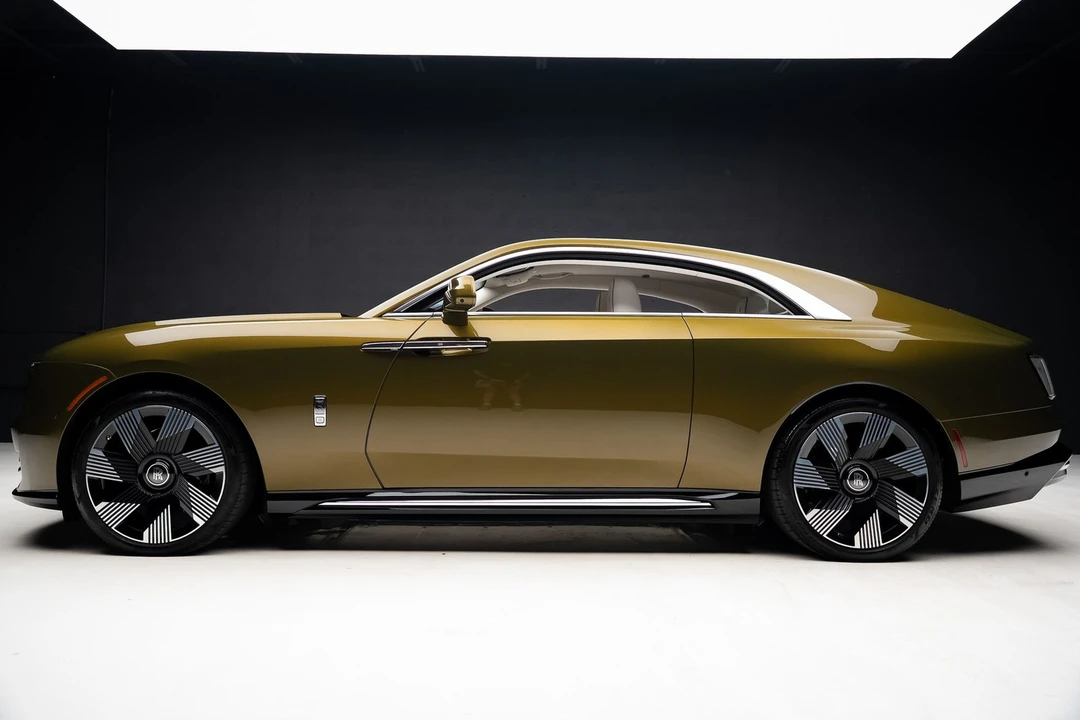 2025 Rolls-Royce Spectre - Image 18 of 31