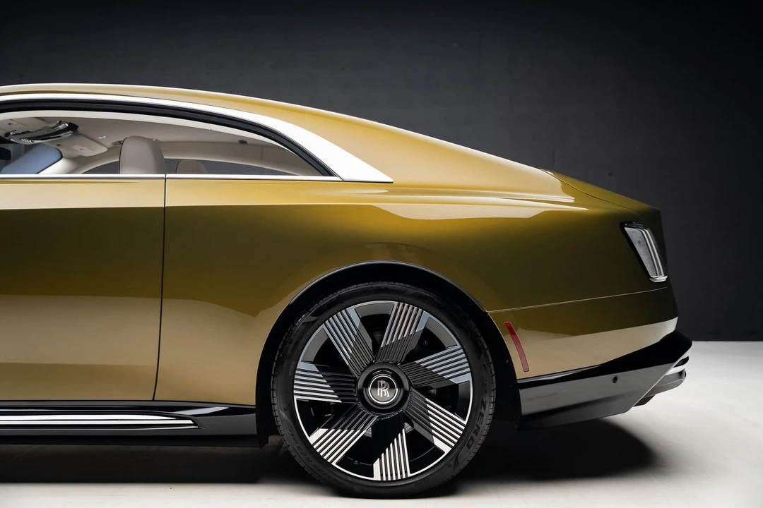 2025 Rolls-Royce Spectre - Image 21 of 31