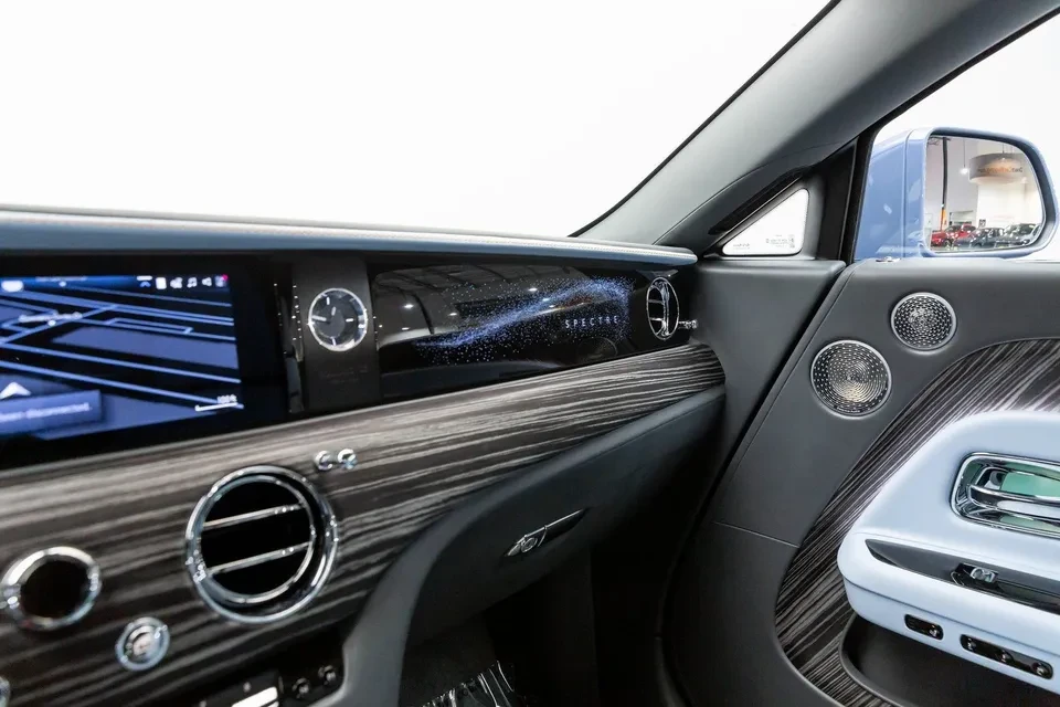 2025 Rolls-Royce Spectre - Image 14 of 19
