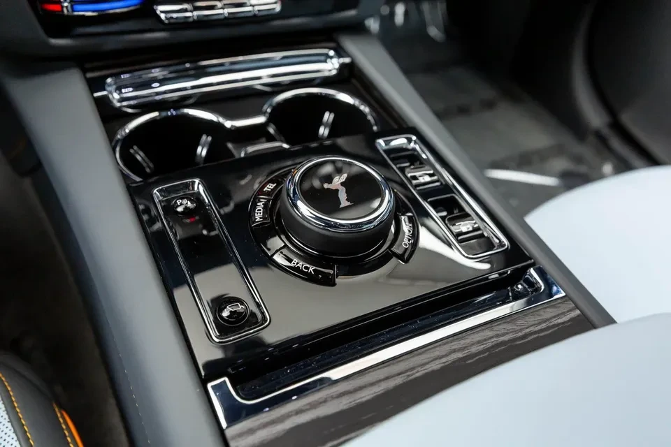 2025 Rolls-Royce Spectre - Image 15 of 19