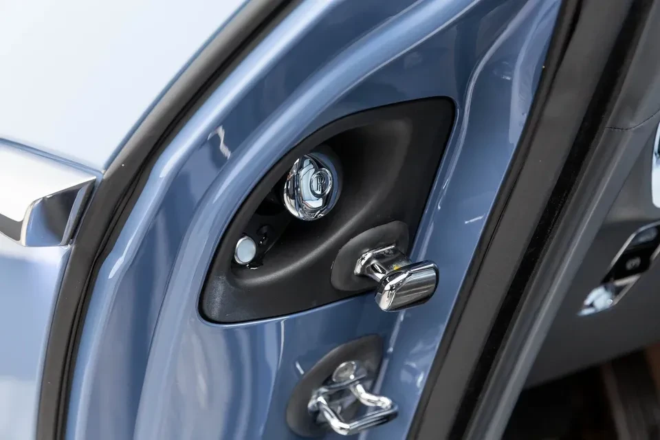 2025 Rolls-Royce Spectre - Image 19 of 19