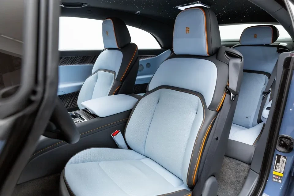 2025 Rolls-Royce Spectre - Image 16 of 19