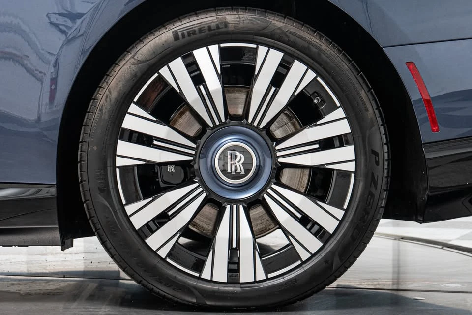 2025 Rolls-Royce Spectre - Image 7 of 15