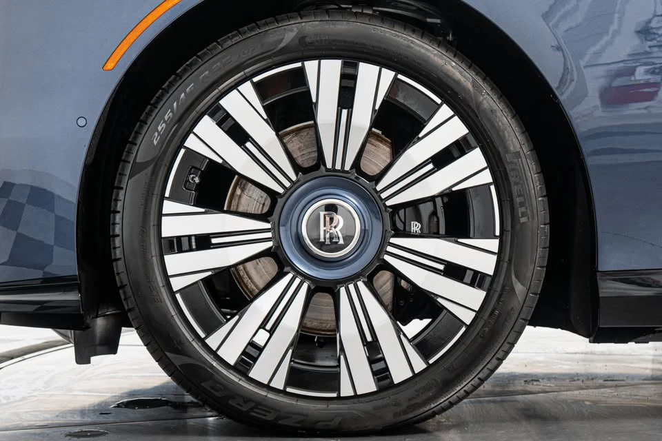 2025 Rolls-Royce Spectre - Image 6 of 15