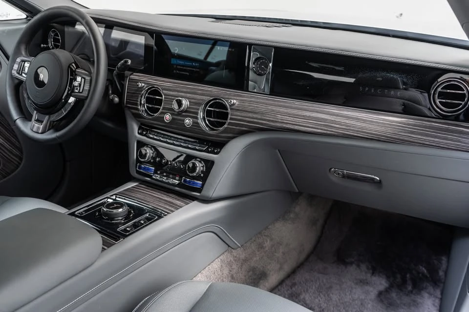 2025 Rolls-Royce Spectre - Image 10 of 15