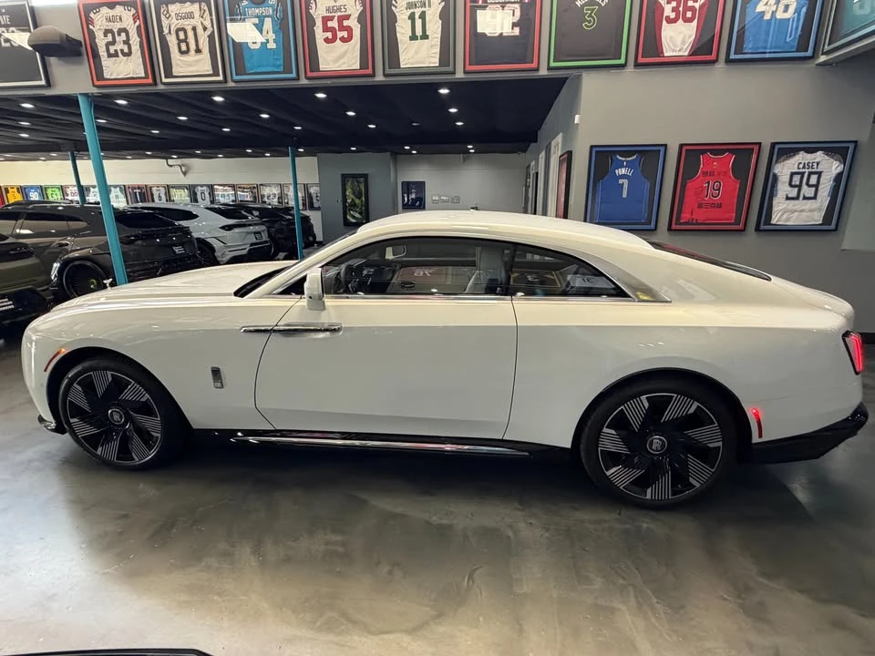 2025 Rolls-Royce Spectre - Image 8 of 20