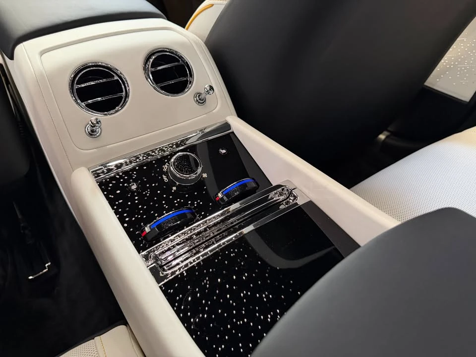 2025 Rolls-Royce Spectre - Image 20 of 20