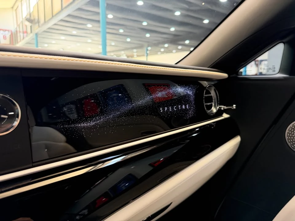 2025 Rolls-Royce Spectre - Image 17 of 20