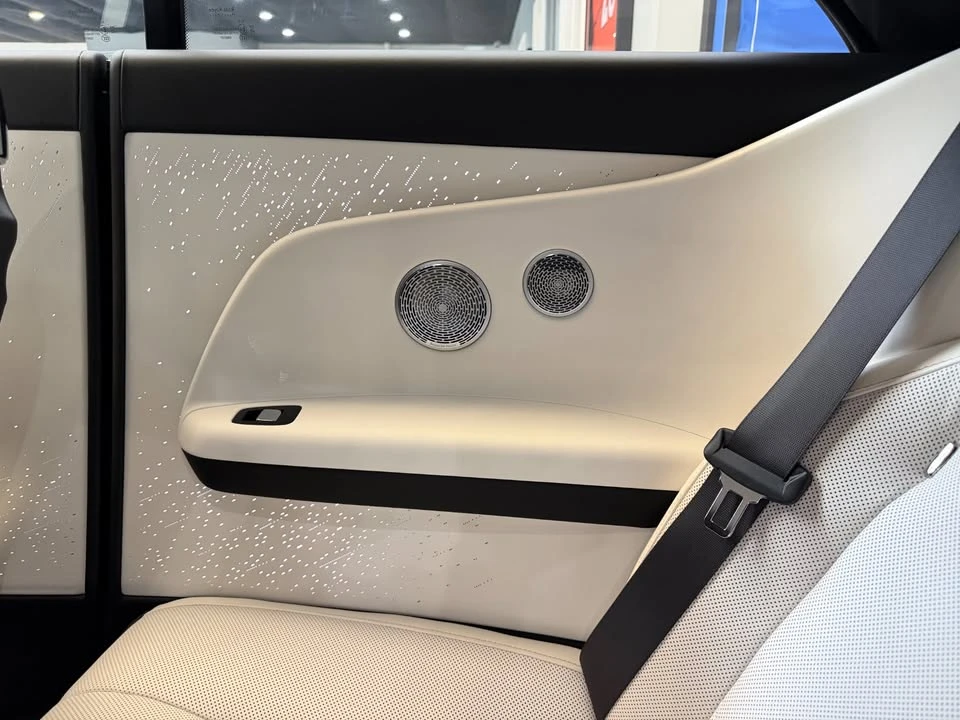 2025 Rolls-Royce Spectre - Image 19 of 20