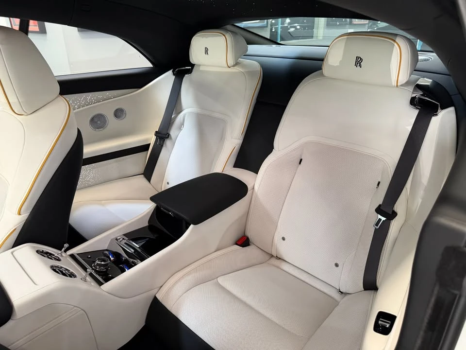 2025 Rolls-Royce Spectre - Image 18 of 20