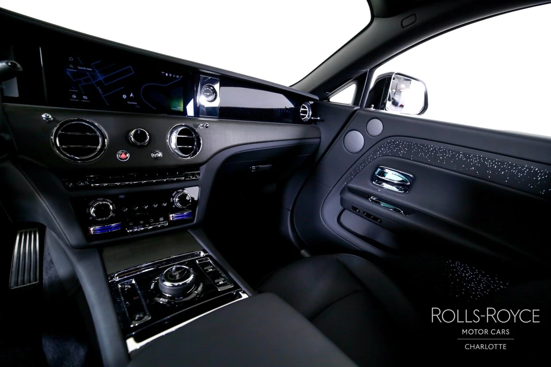 2025 Rolls-Royce Spectre - Image 15 of 31